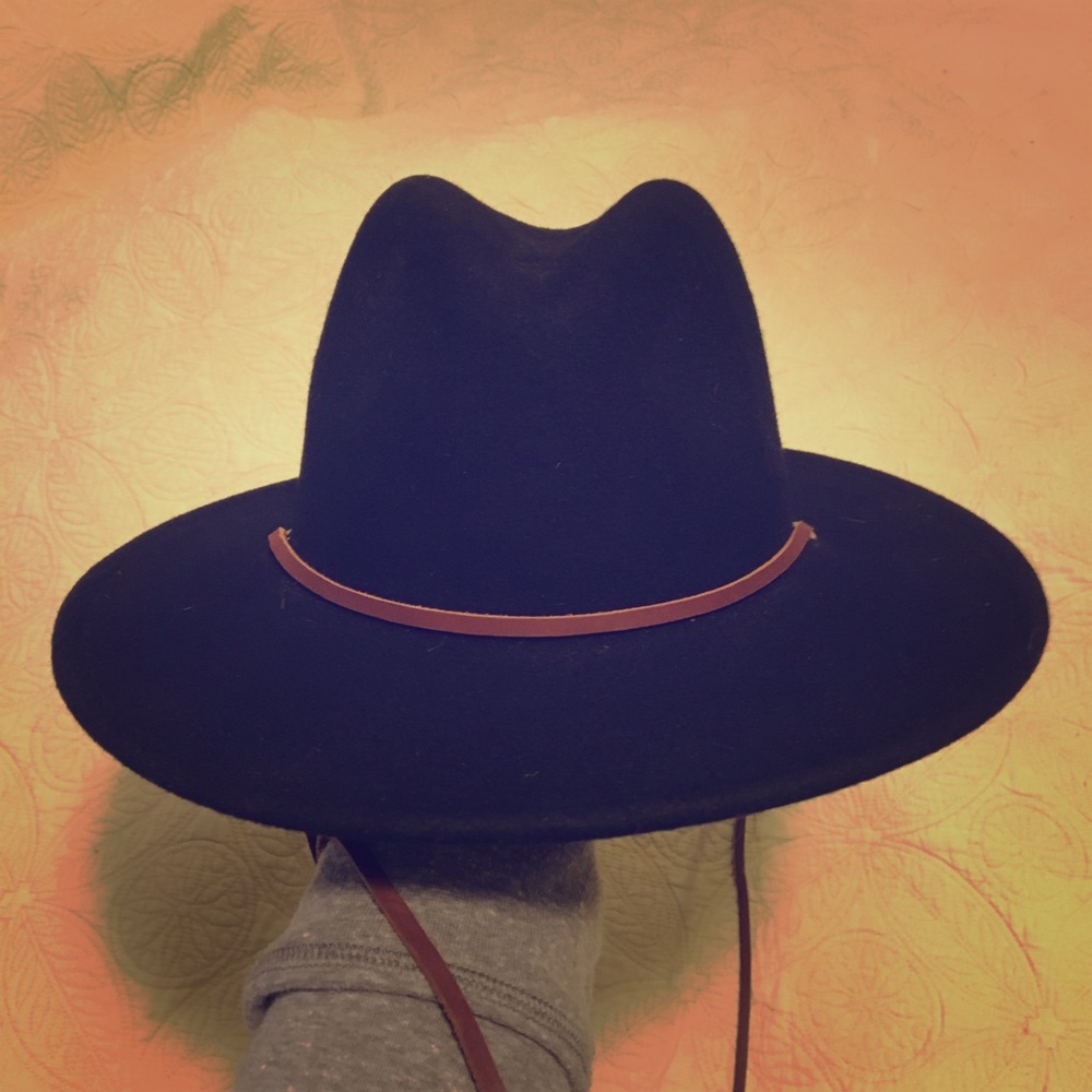 Brixton field hat. Black size xs. Only worn once.